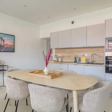 Cosy Et Design De Standing Apartment